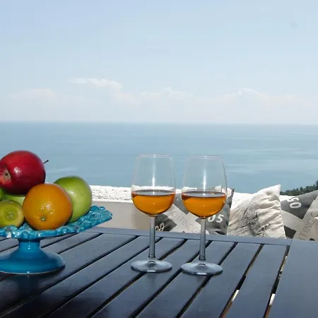 アパート Nms Guarda Che Mare Esclusiva A Picco Con Piscina Privata プニョキウゾ